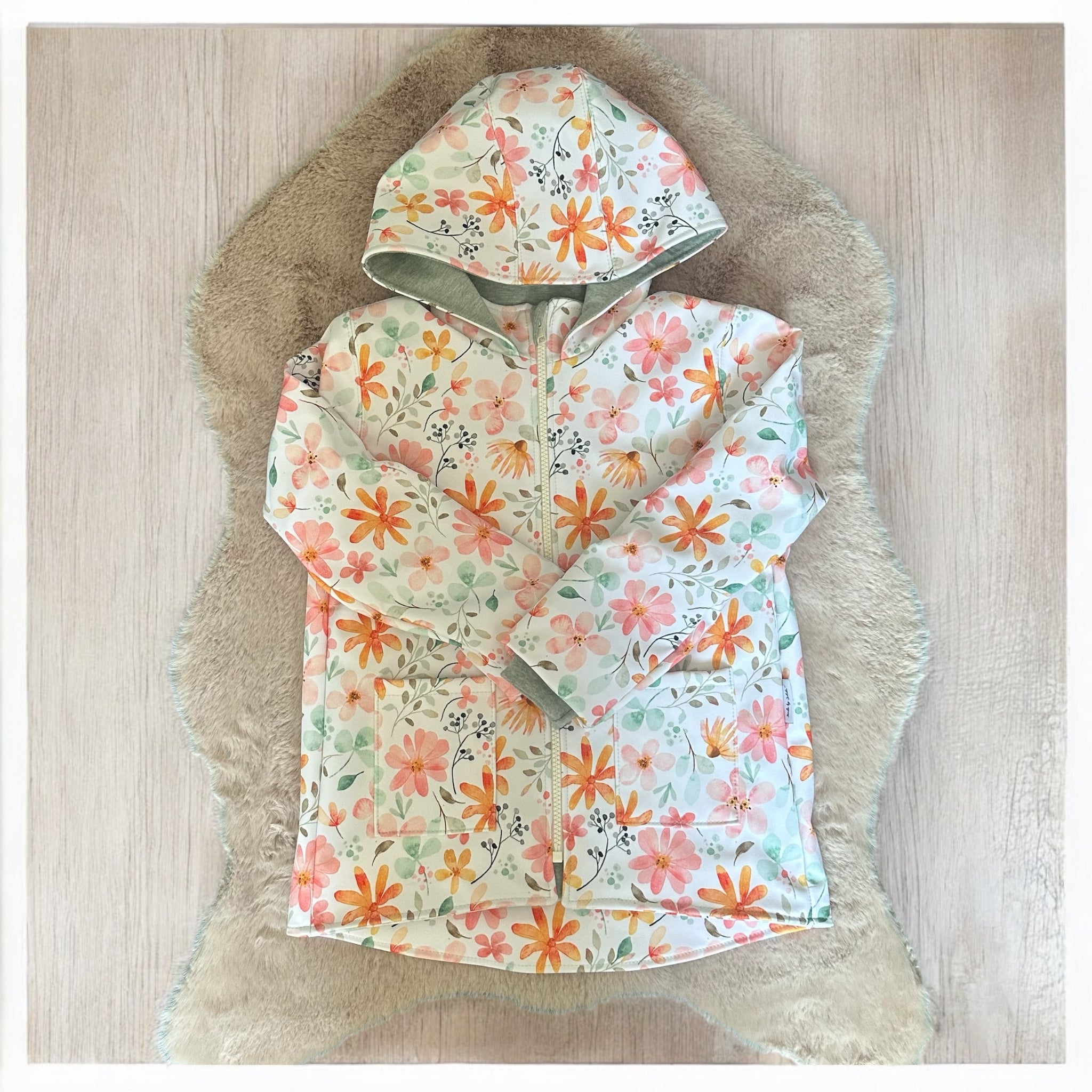 Softshelljacke für Kinder mit Blumen Muster