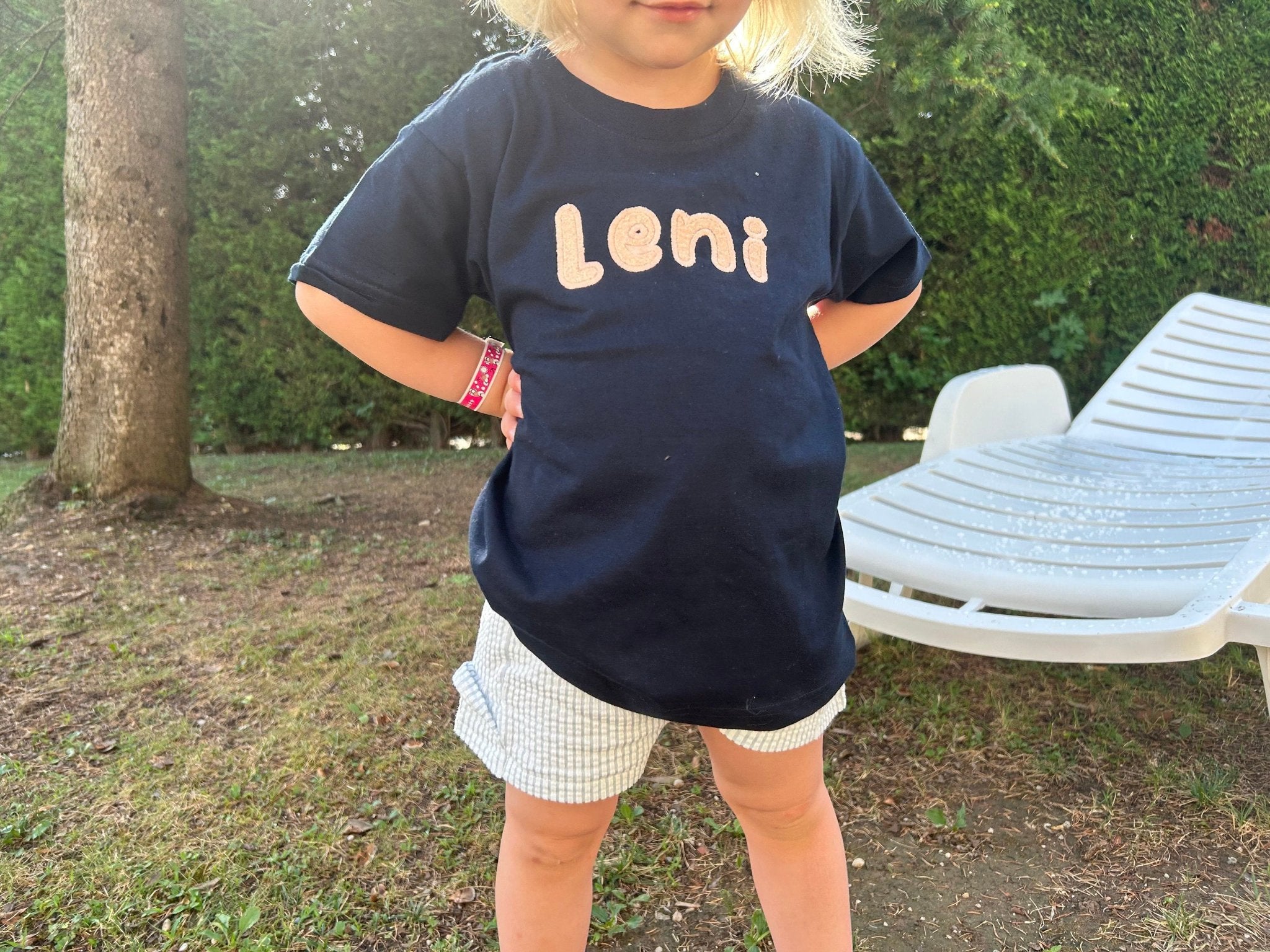 Personalisiertes besticktes T-Shirt mit Namen für Kinder, leuchtet im Dunkeln, Kinder T Shirt, Glow in the Dark, Kinder TShirt