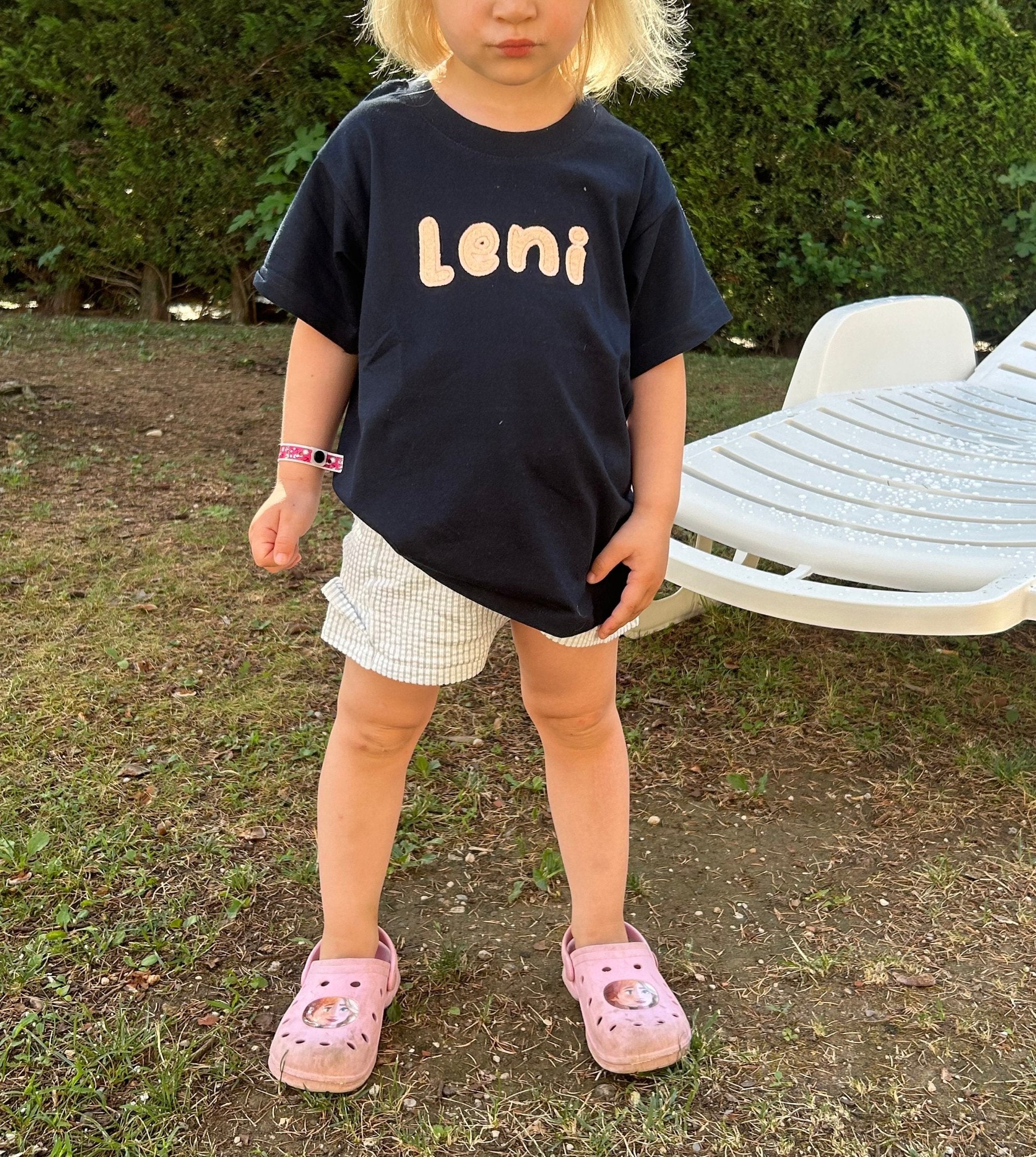 Personalisiertes besticktes T-Shirt mit Namen für Kinder, leuchtet im Dunkeln, Kinder T Shirt, Glow in the Dark, Kinder TShirt