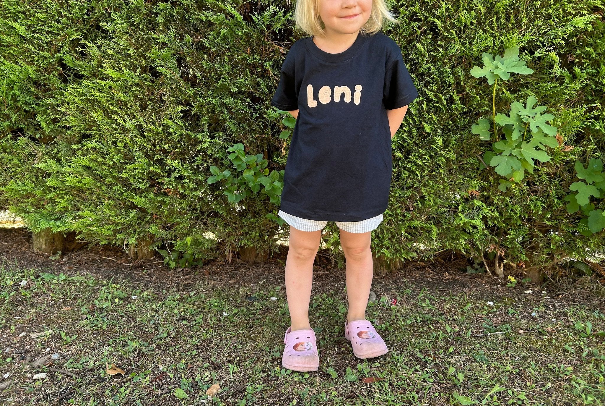Personalisiertes besticktes T-Shirt mit Namen für Kinder, leuchtet im Dunkeln, Kinder T Shirt, Glow in the Dark, Kinder TShirt