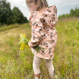 Softshelljacke Blumentraum mit Kind im Feld