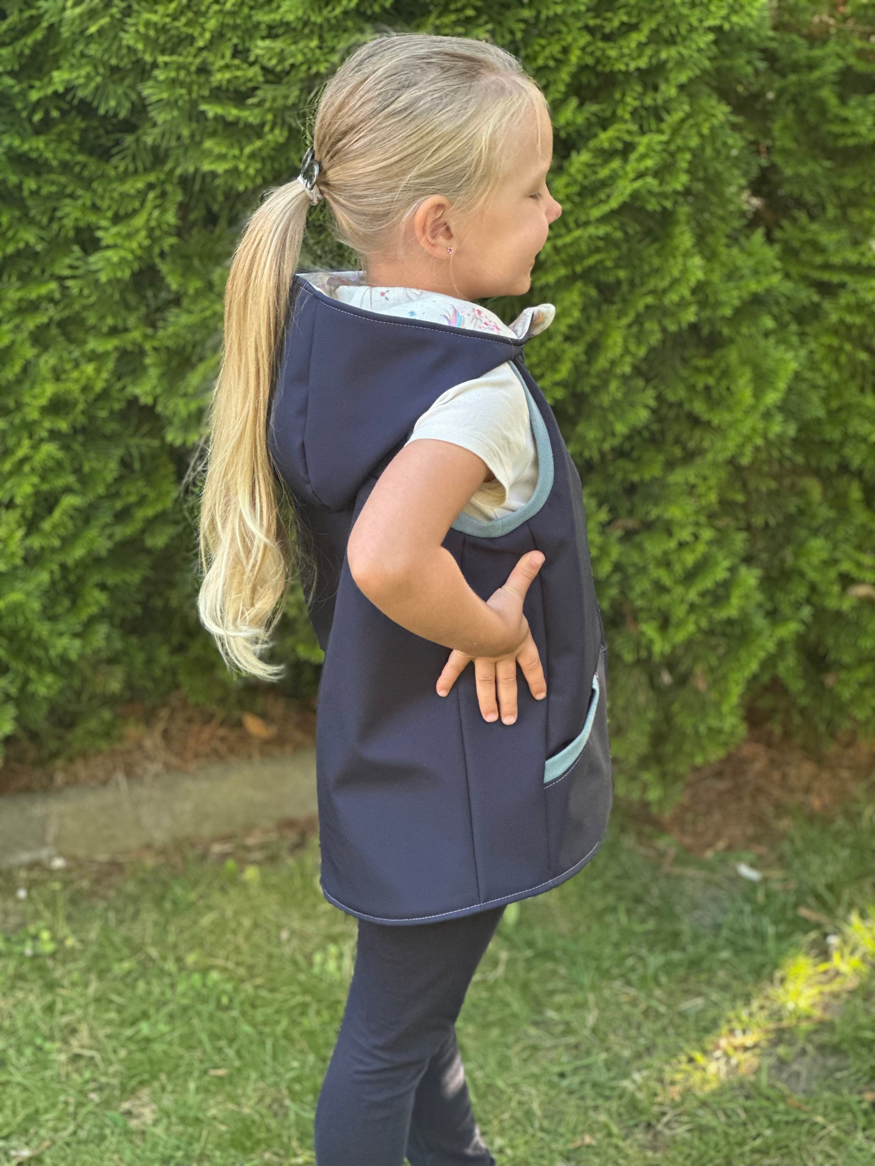 Softshellweste für Kinder, gefüttert mit Kapuze und Taschen