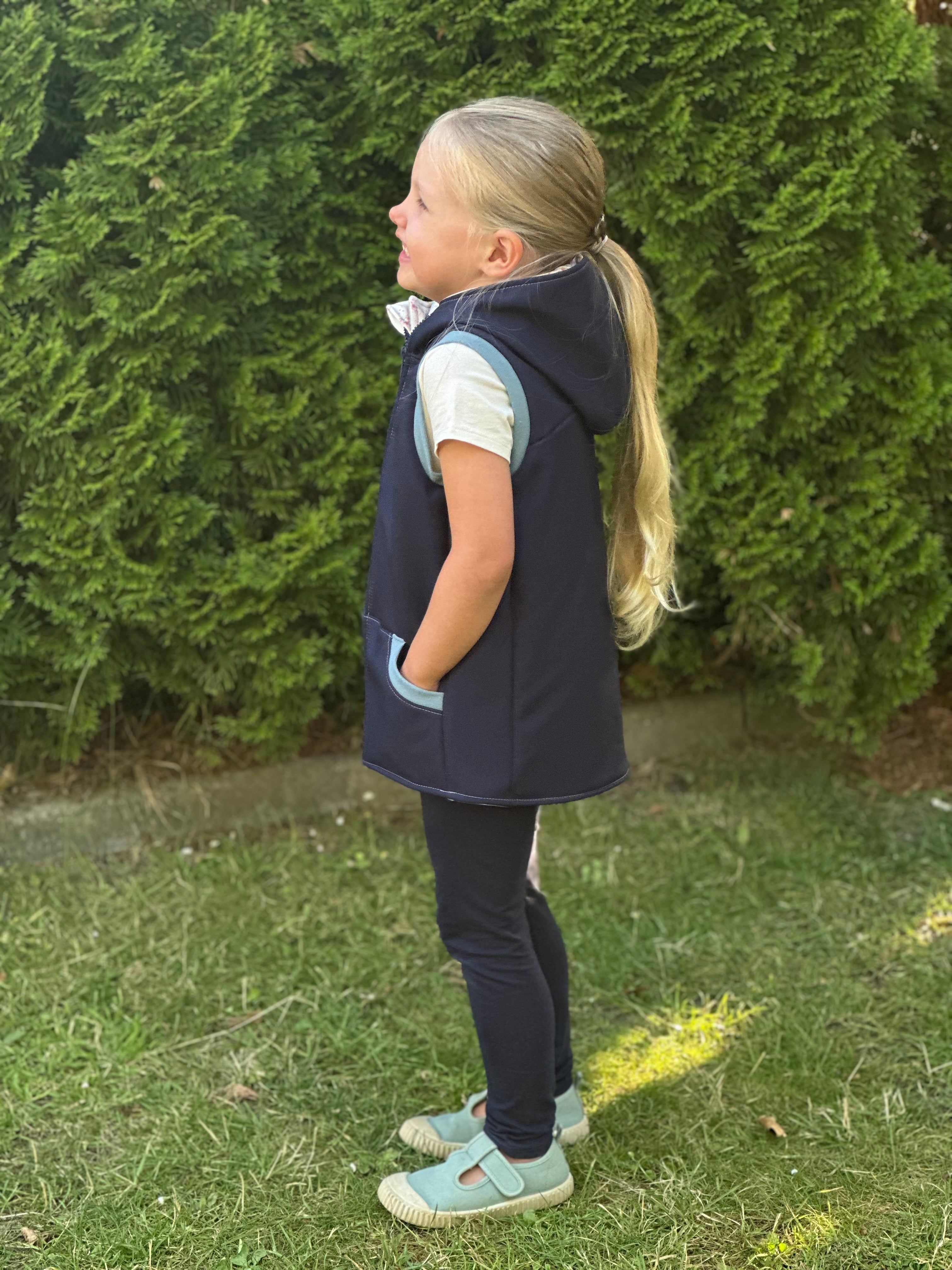 Dunkelblaue Softshellweste, gefüttert für Kinder
