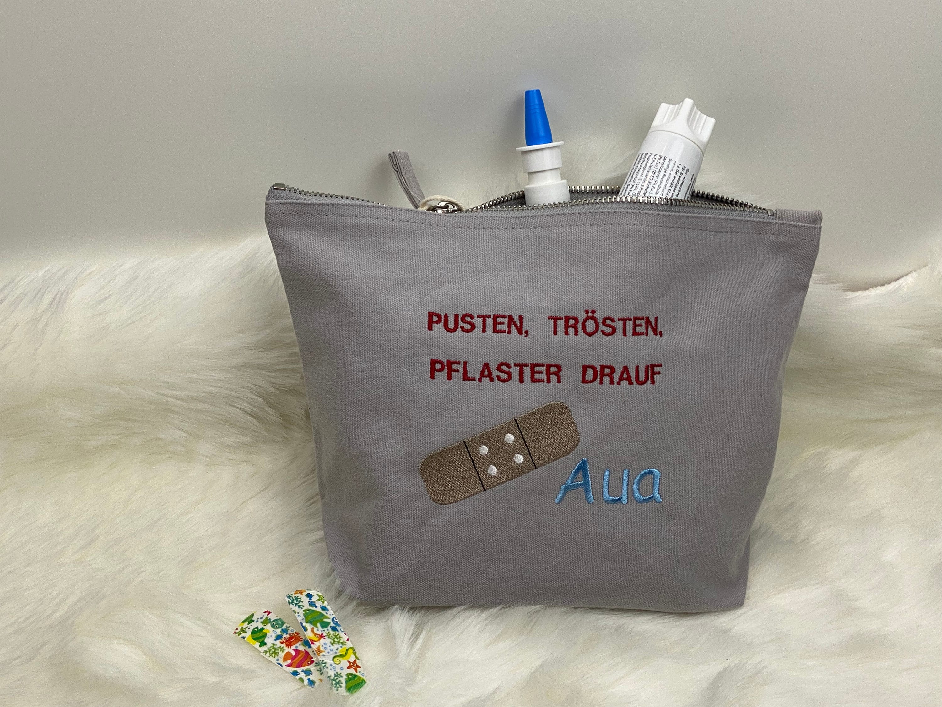 Reiseapotheke für Kinder, erste Hilfe Tasche, personalisierte Reiseapotheke, Kulturtasche für Kinder, Medikamenten Tasche, Tasche bestickt