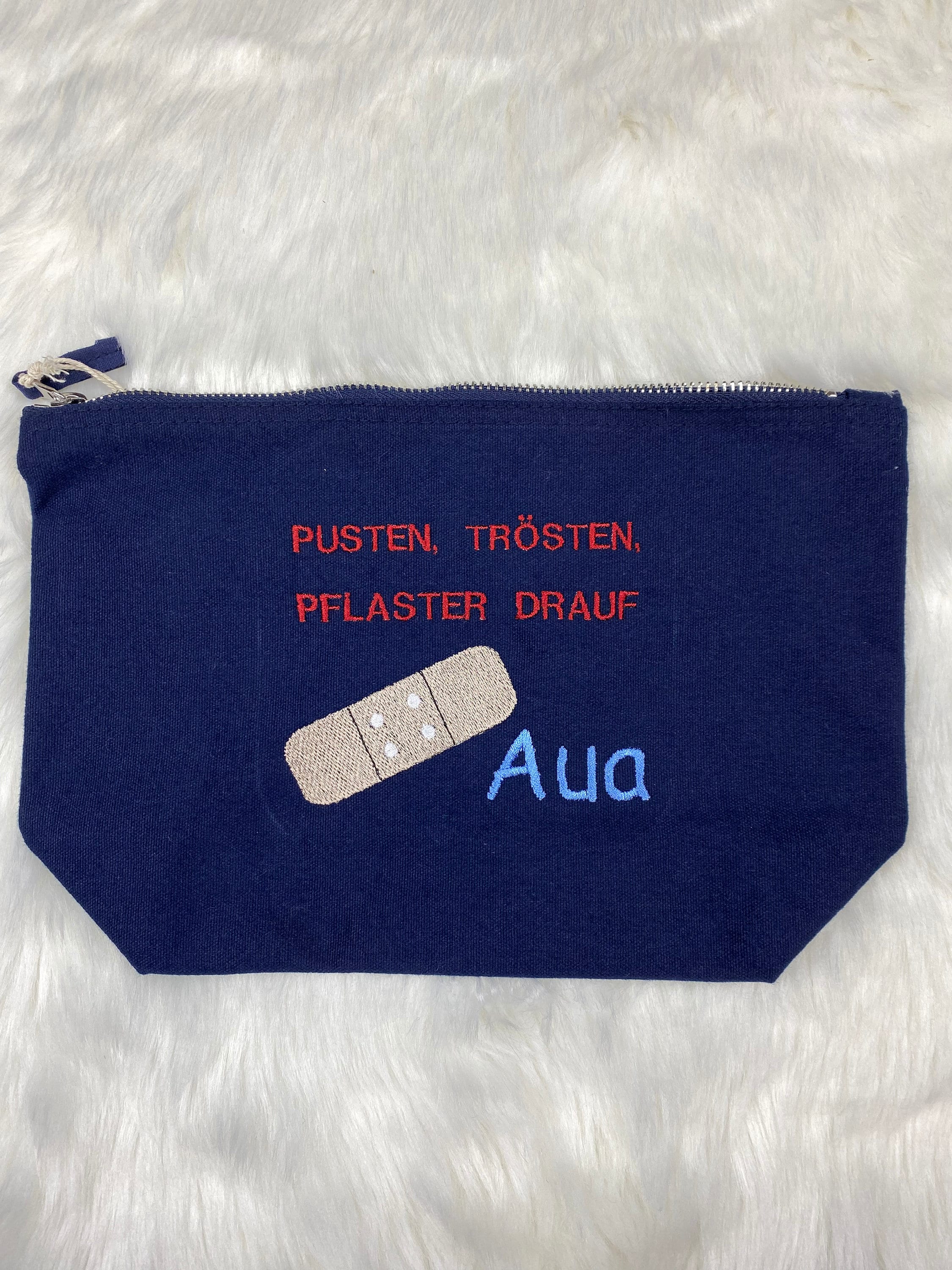 Reiseapotheke für Kinder, erste Hilfe Tasche, personalisierte Reiseapotheke, Kulturtasche für Kinder, Medikamenten Tasche, Tasche bestickt