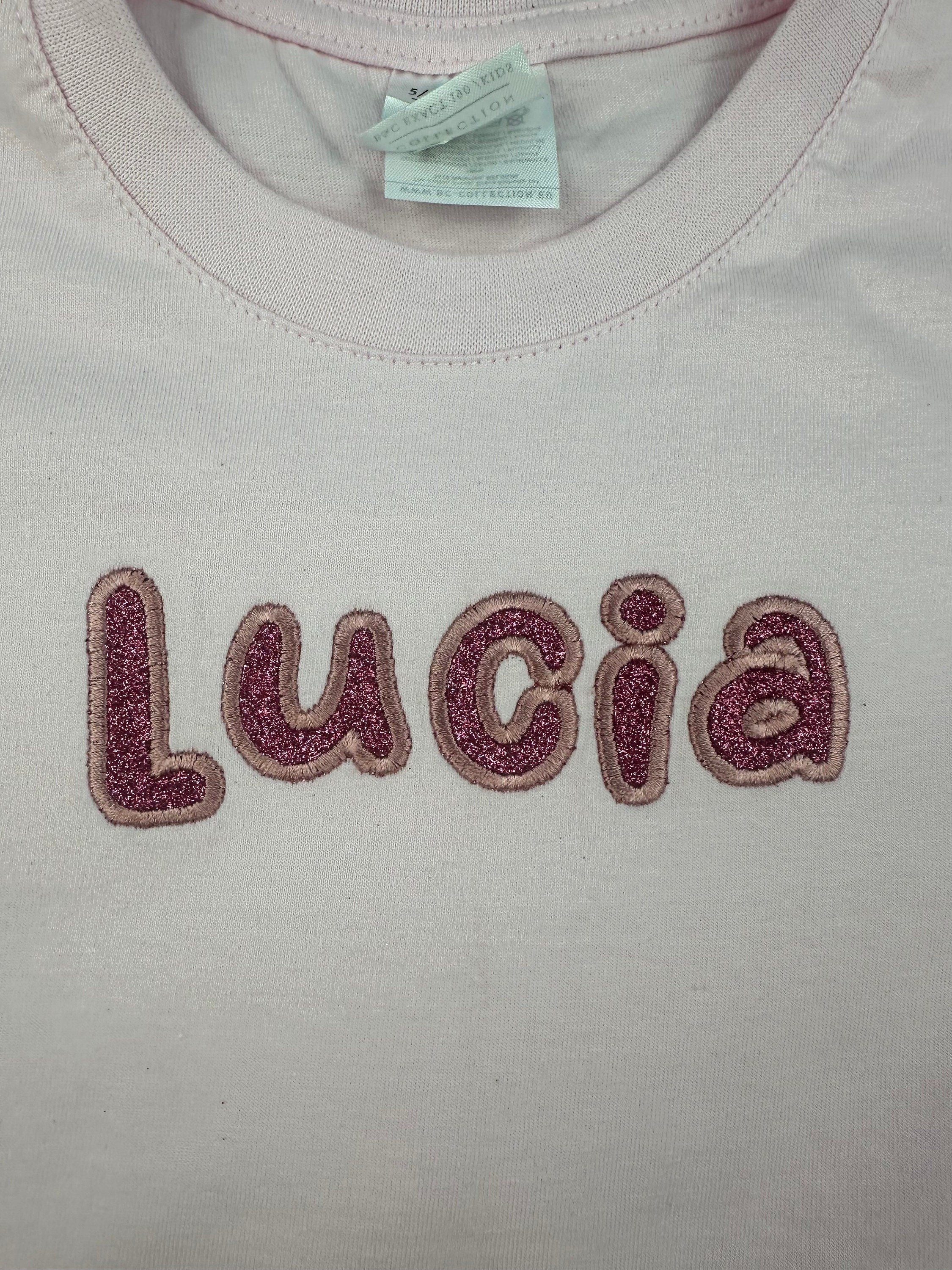 Personalisiertes besticktes T-Shirt mit Namen für Kinder, Geburtstags-Shirts mit Namen, T Shirt mit Glitzer, Geschenkidee für Kinder
