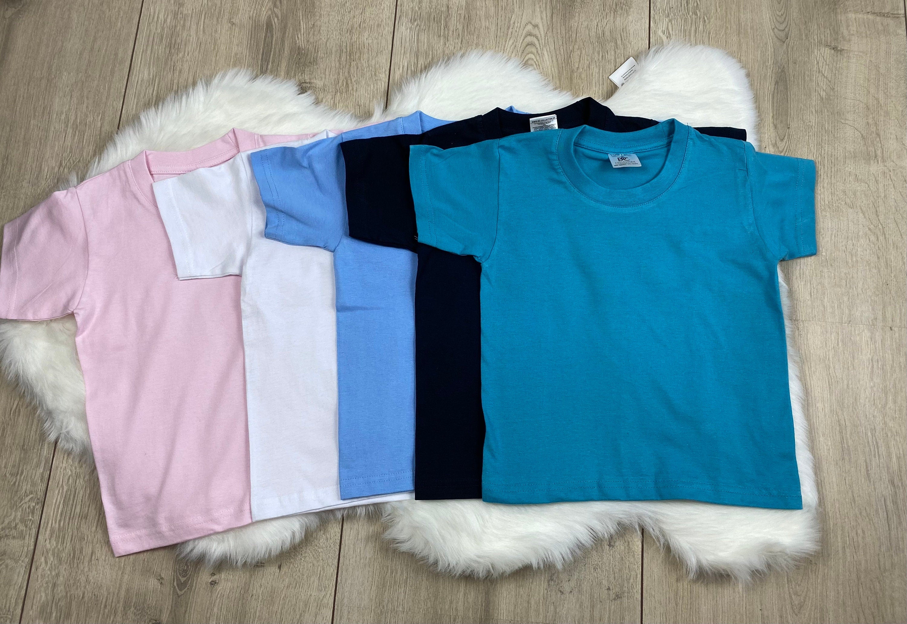 Personalisiertes besticktes T-Shirt mit Namen für Kinder, Geburtstags-Shirts mit Namen, T Shirt mit Glitzer, Geschenkidee für Kinder