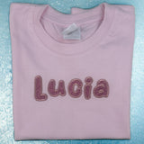Personalisiertes besticktes T-Shirt mit Namen für Kinder, Geburtstags-Shirts mit Namen, T Shirt mit Glitzer, Geschenkidee für Kinder