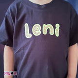 Personalisiertes besticktes T-Shirt mit Namen für Kinder, leuchtet im Dunkeln, Kinder T Shirt, Glow in the Dark, Kinder TShirt
