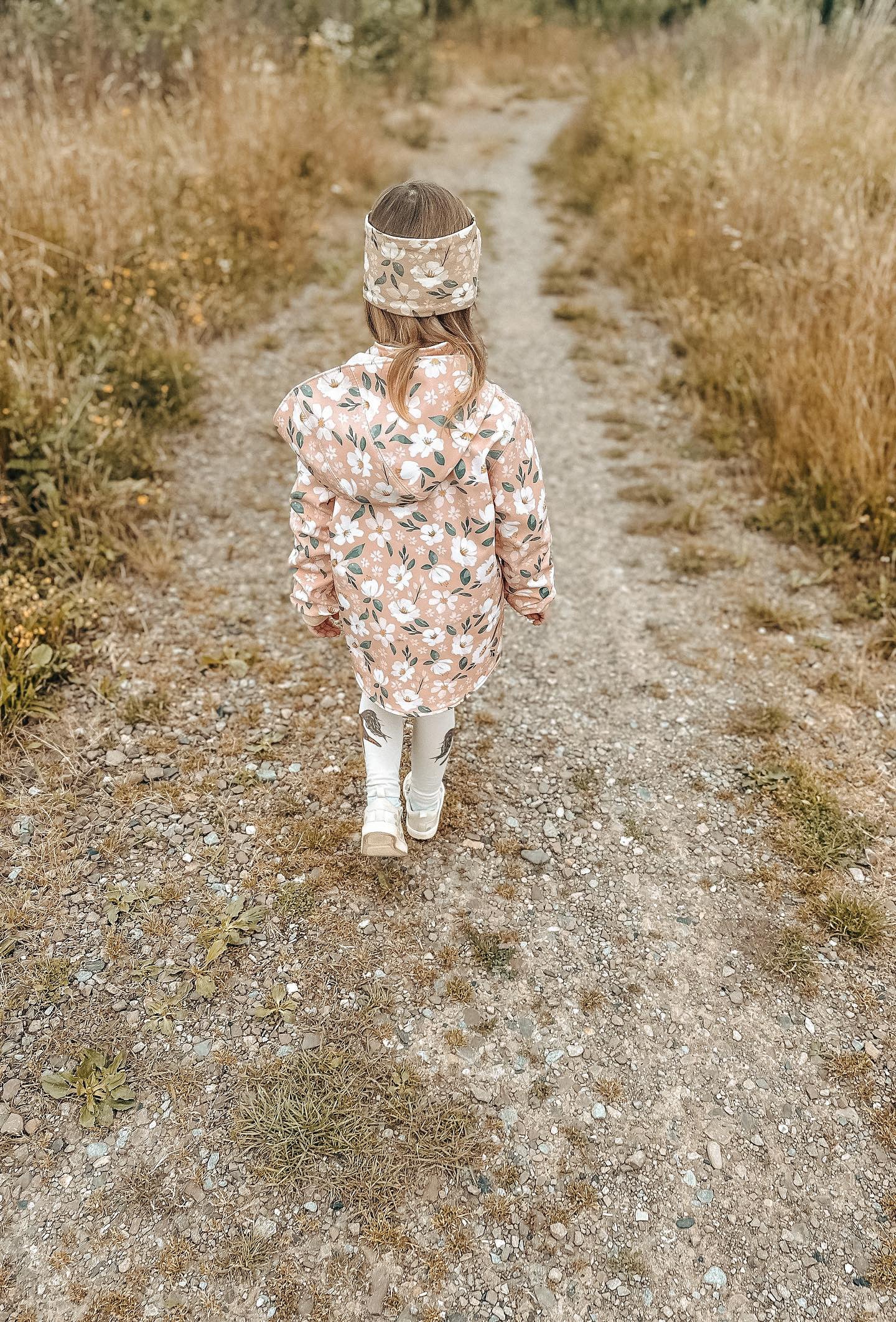Softshelljacke mit Kapuze, Kragen, Reißverschluss und Taschen, Wind und Regenabweisend. Perfekt fürs ganze Jahr. In vielen tollen Designs erhältlich