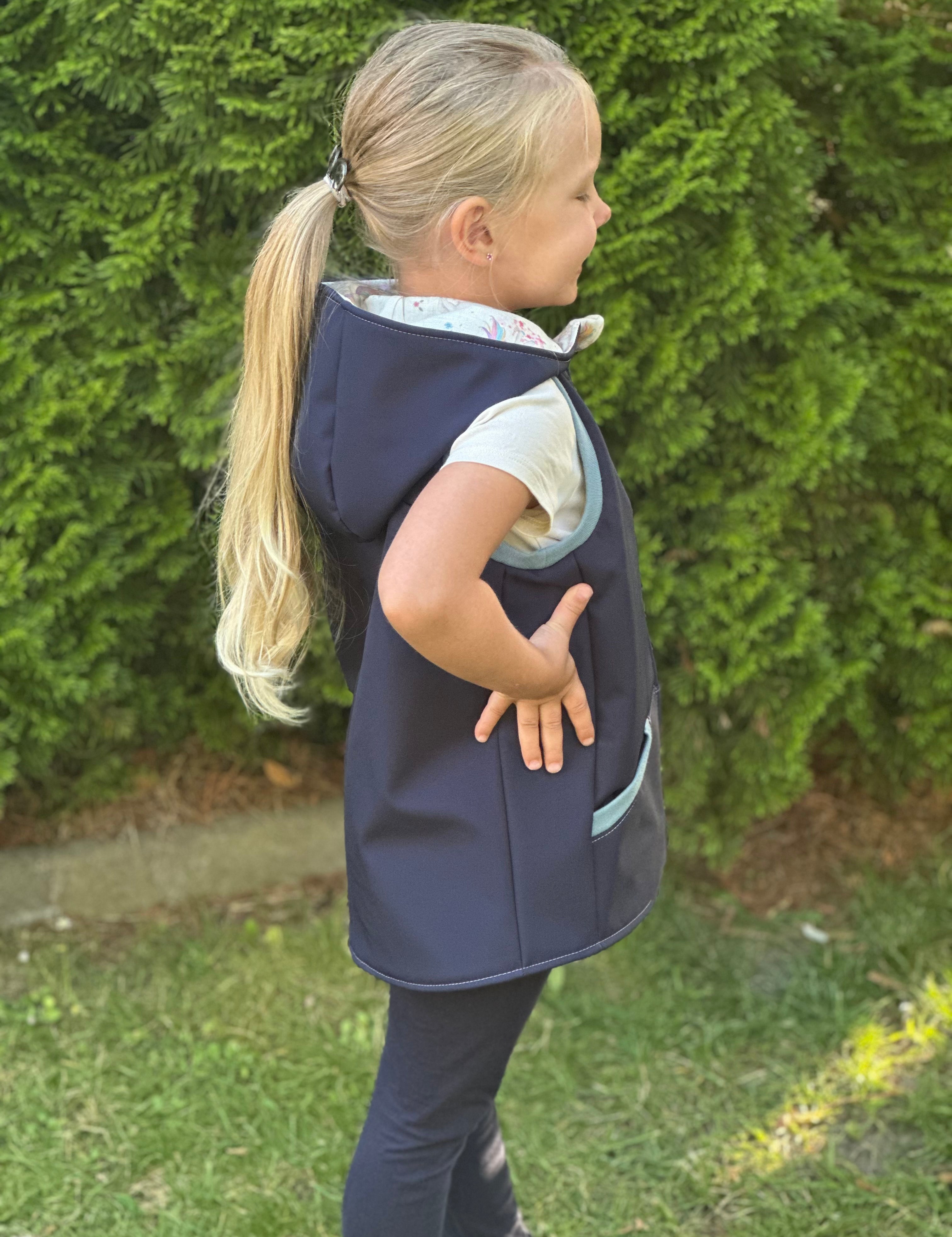 Softshellweste für Kinder, gefüttert mit Kapuze und Taschen