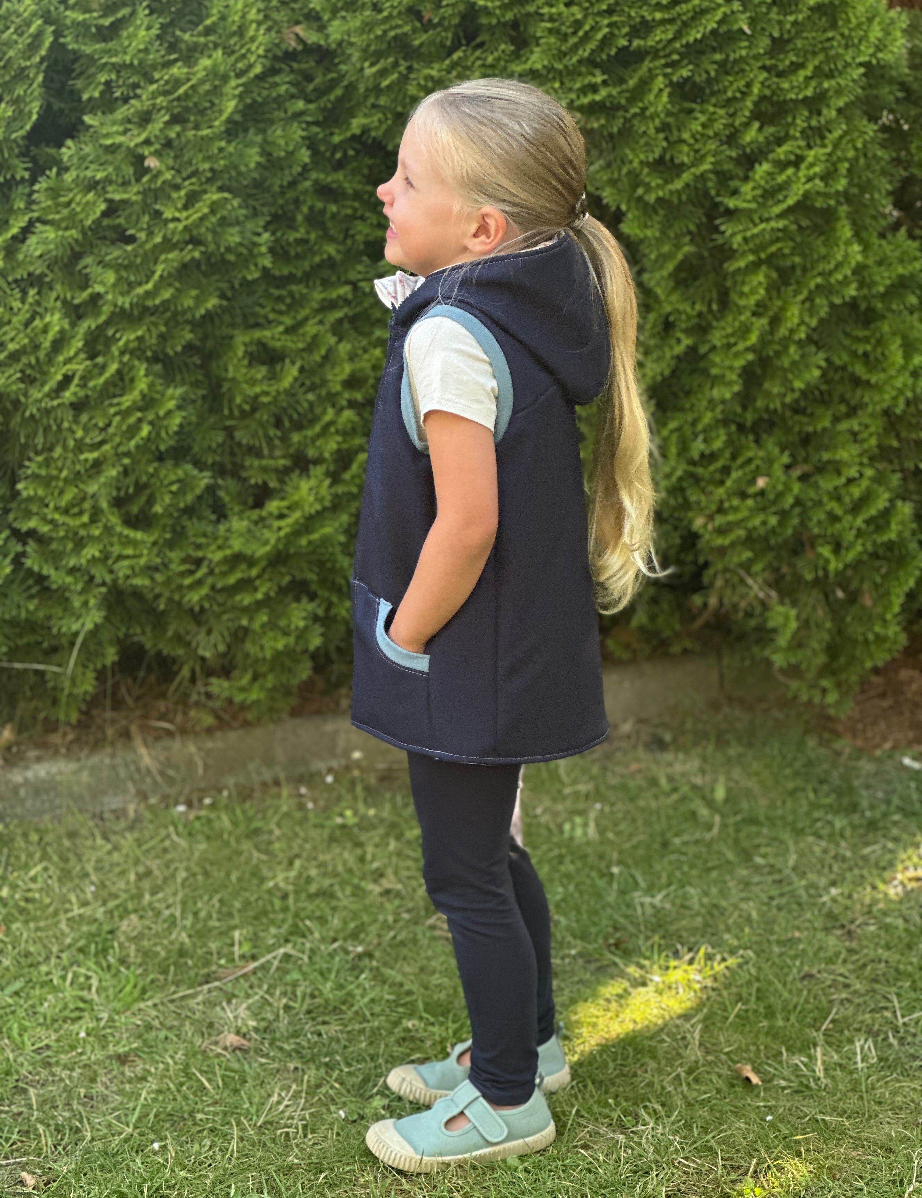 Dunkelblaue Softshellweste, gefüttert für Kinder
