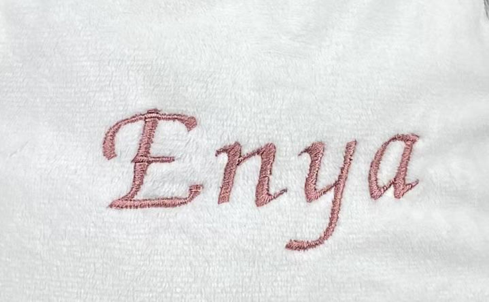 Kuscheltier mit Namen, personalisiertes Kuscheltier, personalisiertes Stofftier, Kuscheltier Pony, Kuscheltier Schmetterling, bestickt